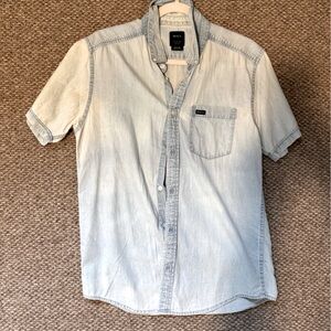 RVCA - gently worn - light chambray short sleeve button up, M’s Small